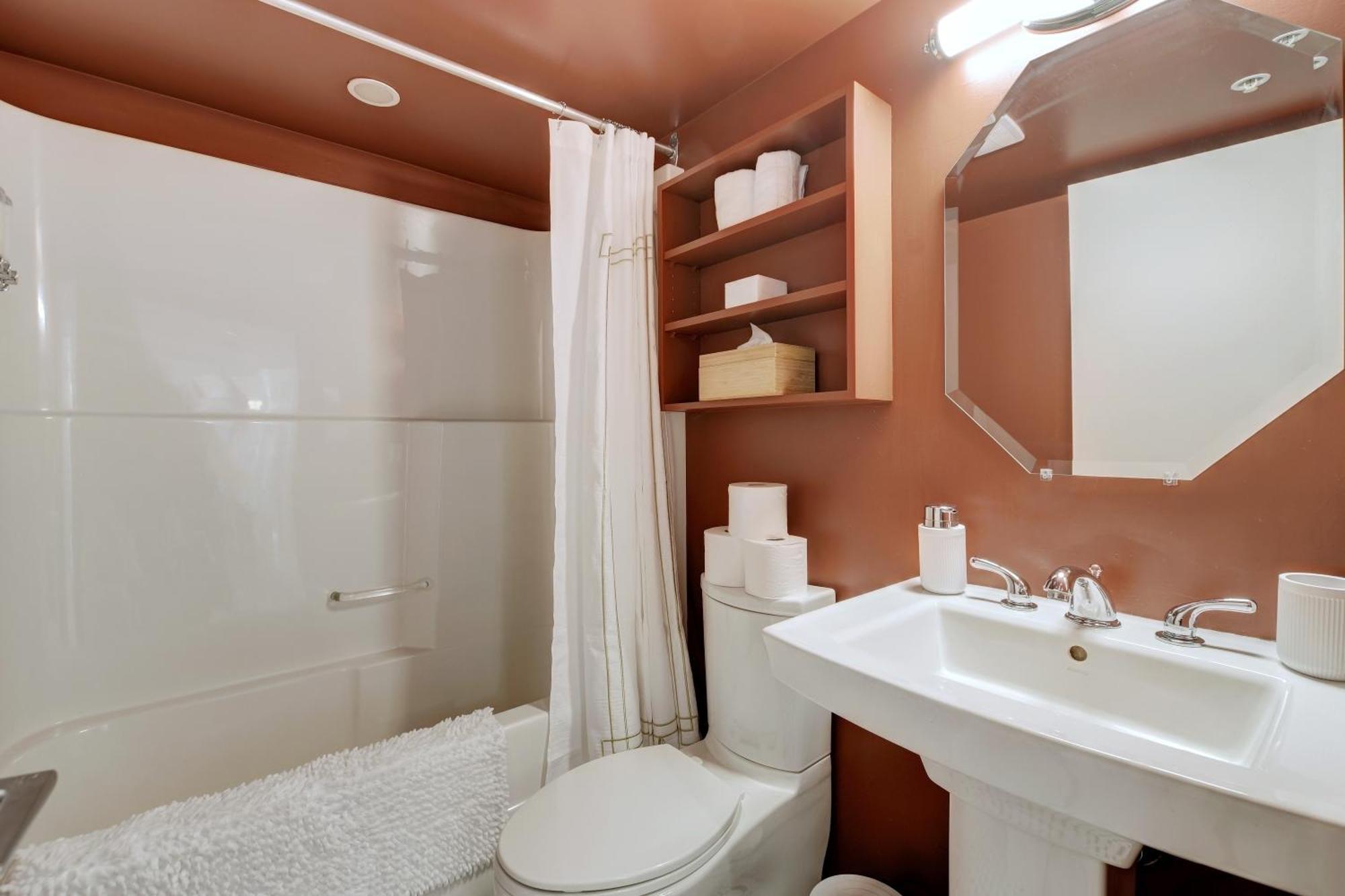 Victoria'S Parliamentary Suite With Private Rooftop Patio & Harbour View Exterior foto
